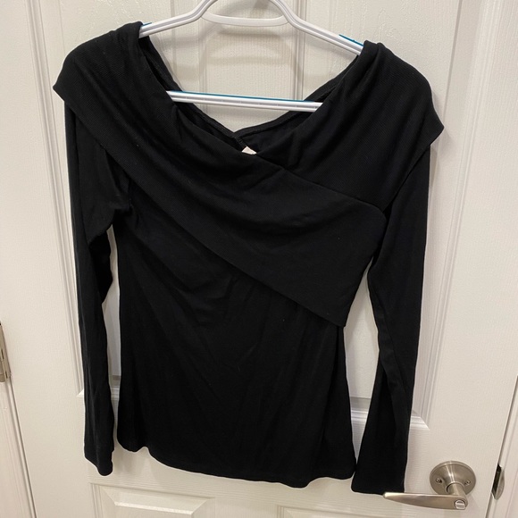 Aritzia BABATON off the shoulder ribbed long sleeve - Picture 1 of 3
